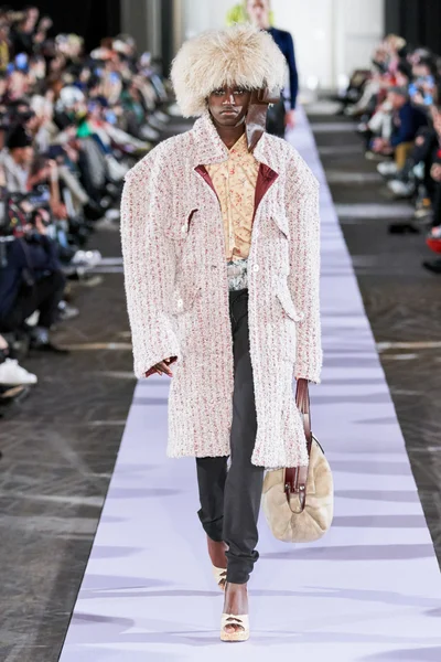 Look 28